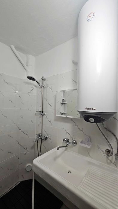 Дава се под наем Тристаен апартамент в Варна, Базар Левски - 90 кв.м за 612 € - Снимка #9