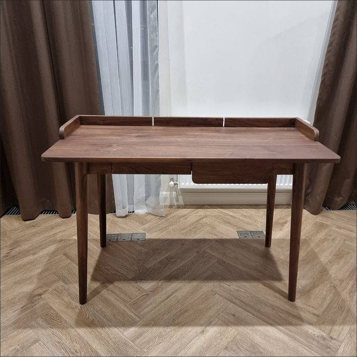Скандинавский письменный стол
