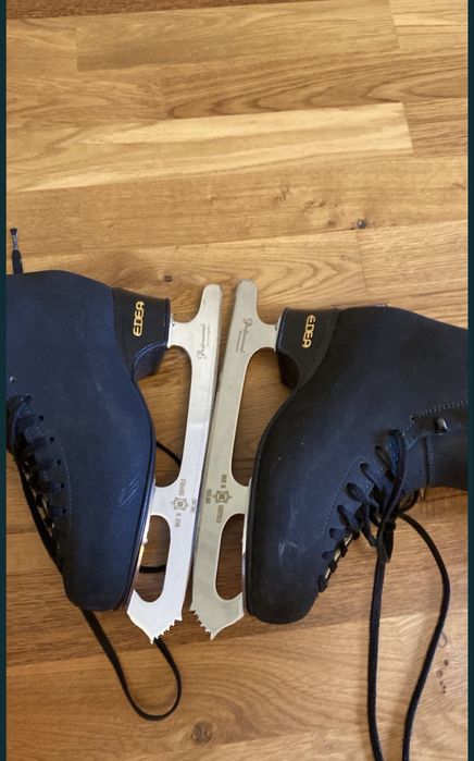 Продам коньки Edea Chorus 235