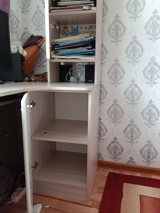 Продаётся компьютерный стол.