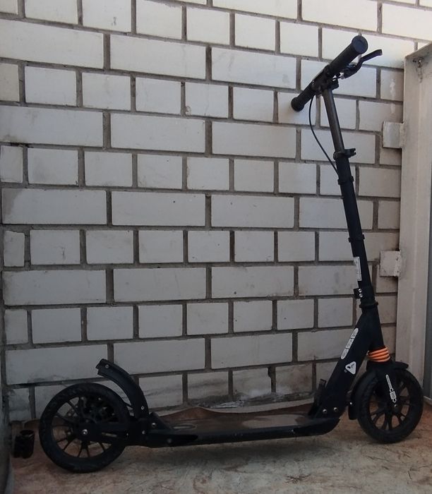 Продам самокат . Цена 7000