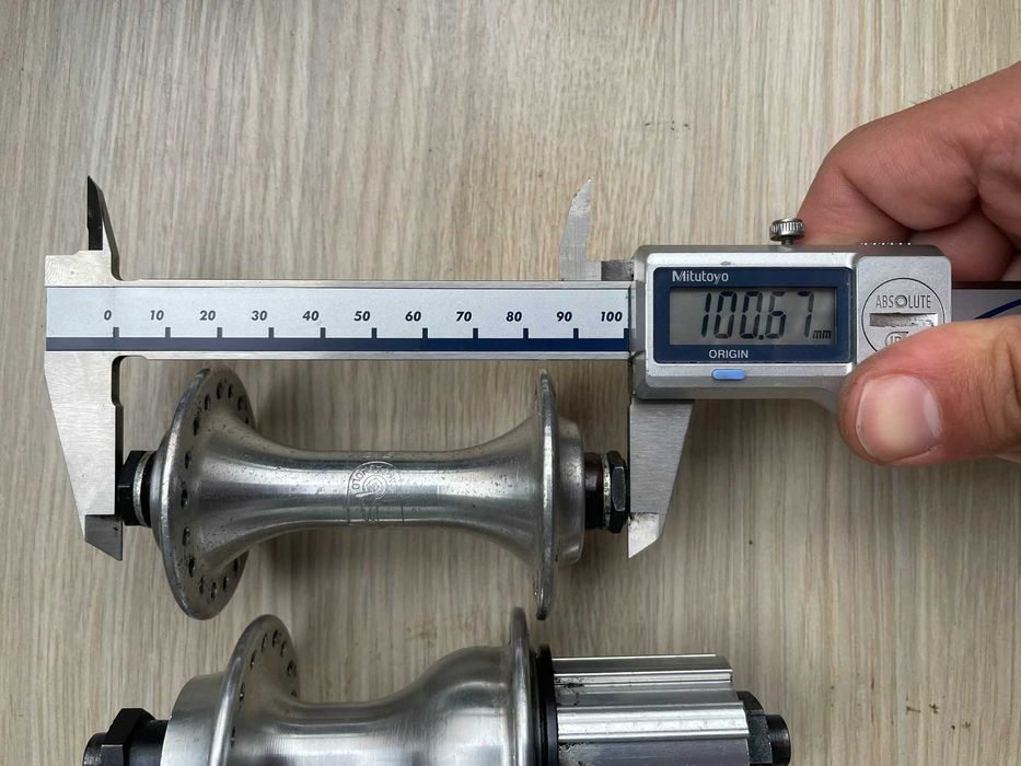 Campagnolo комплект шосейни главини с шлици и QR