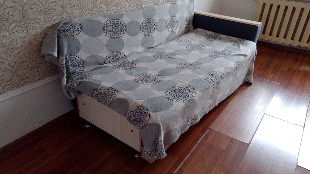 Продается диван в хорошем состоянии
