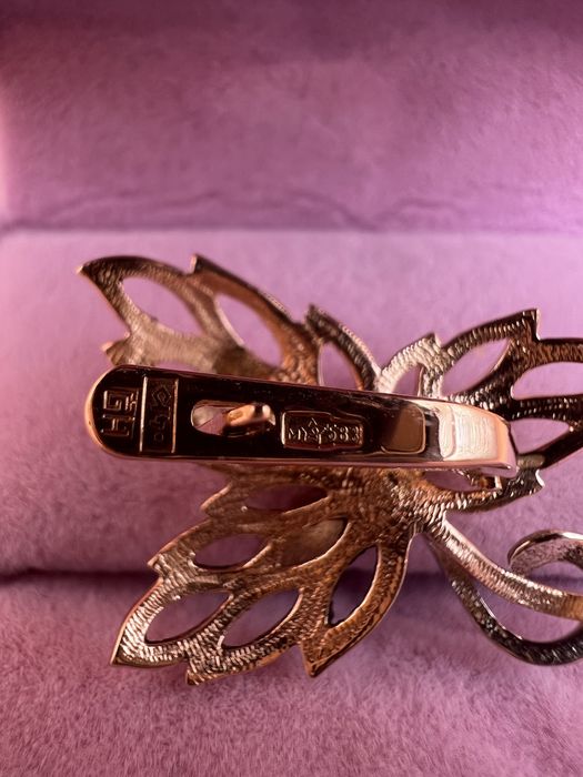 Продам золотые серьги.