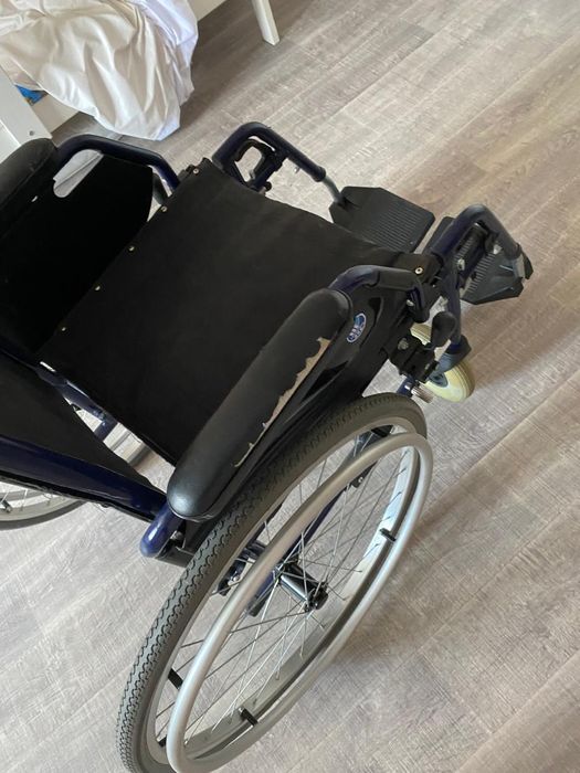 Продам инвалидное кресло