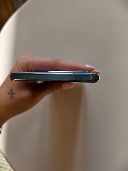 Продам телефон Vivo V27