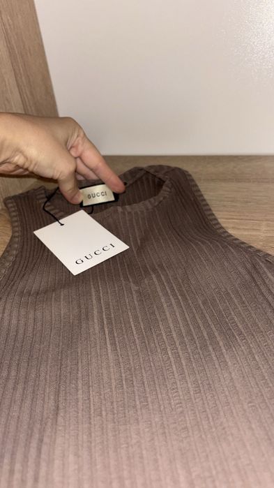 Top gucci maro legat pe parti