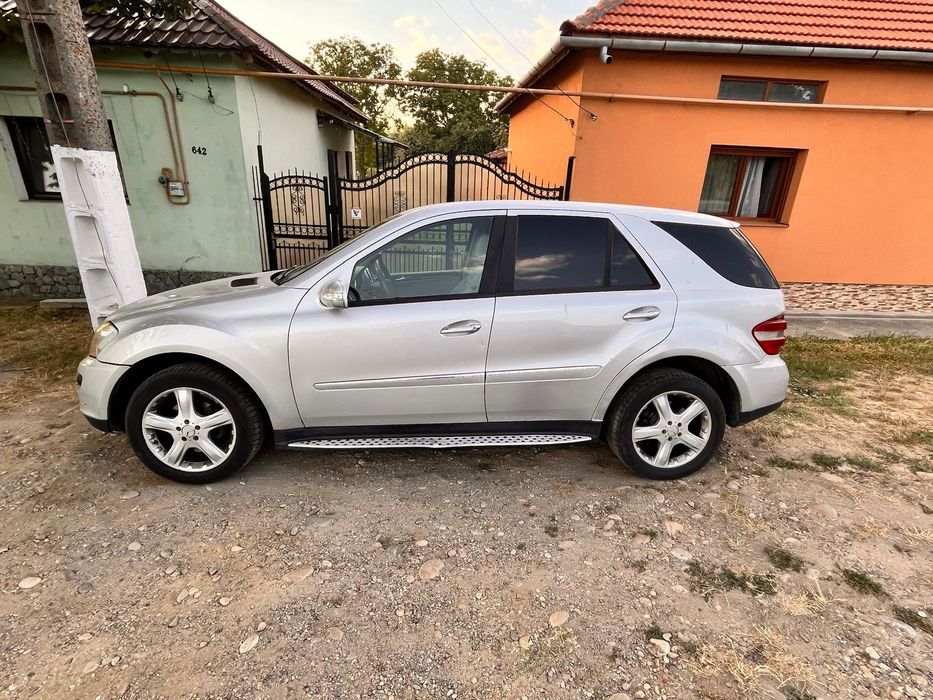 Vând Mercedes ML320