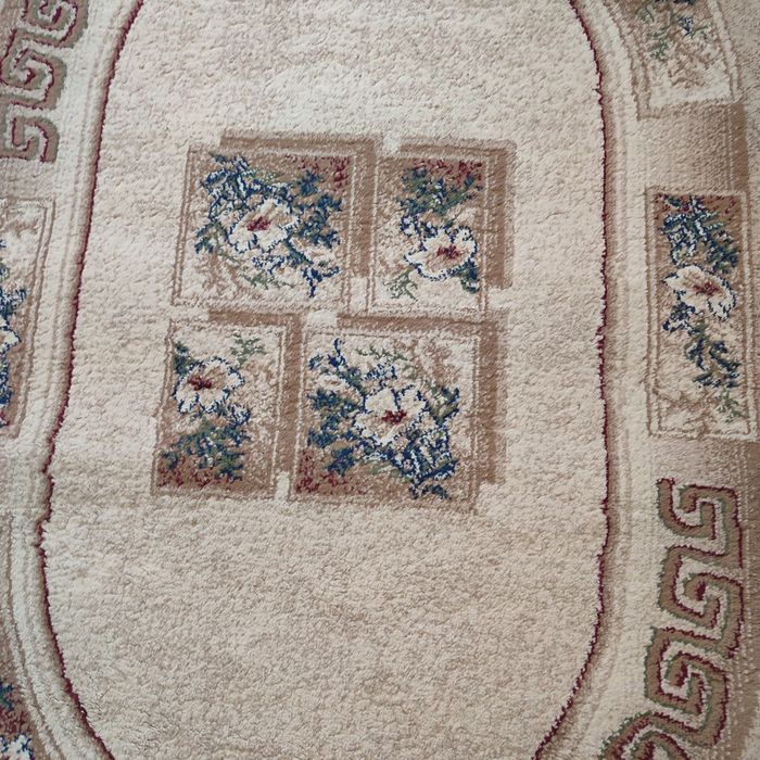 Продам 2 коврика,овальной формы, б/у.