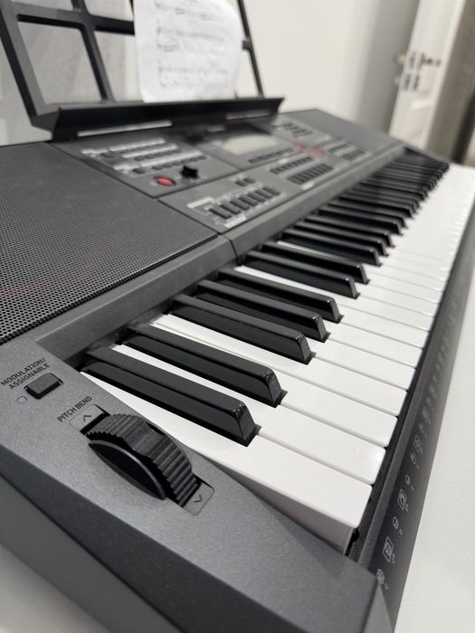 Продаётся синтезатор новый