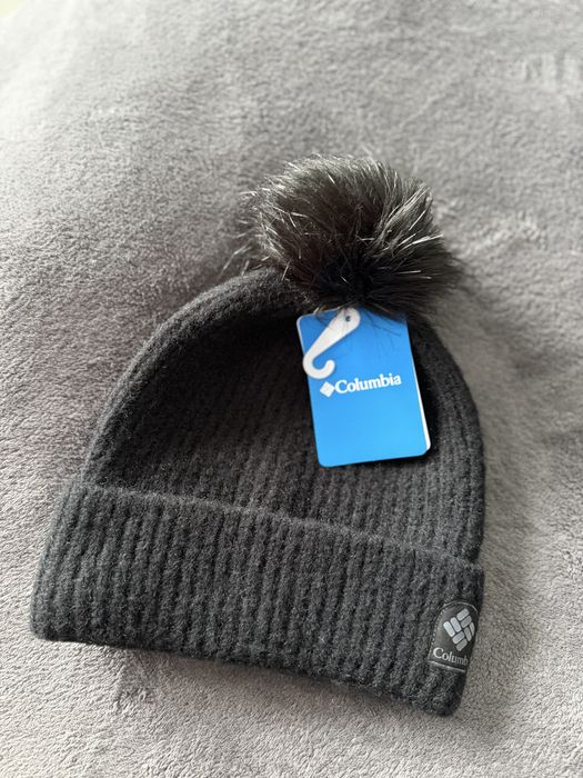 Columbia winter blur caciula cu ciucure culoare neagra marime Os noua