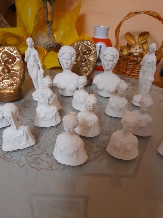 Маската та Терес в позлата и др.