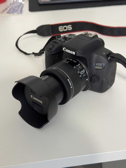 Canon EOS 800D + obiectiv kit 18-55mm - FULLBOX, folosit foarte puțin