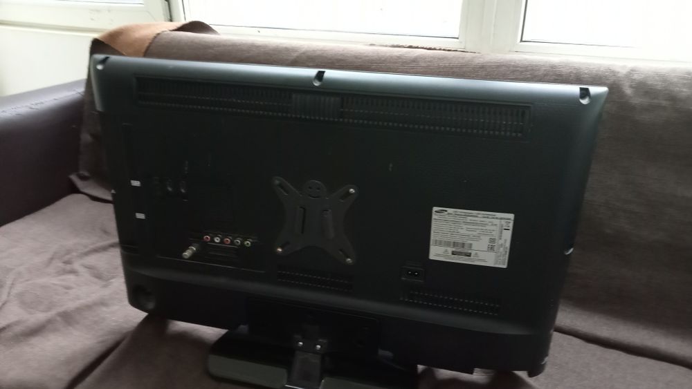 Продам телевизор бу.подерживает флешку .