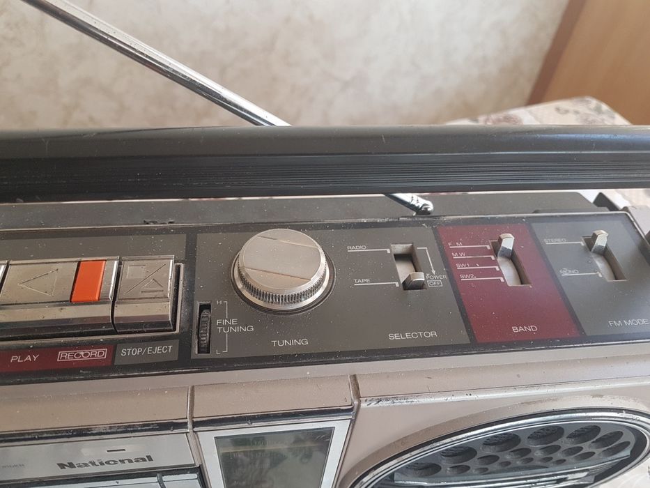NATIONAL RX-5135  магнитоласи сотилади  кассетаси...радиоFM-108 ишлиди
