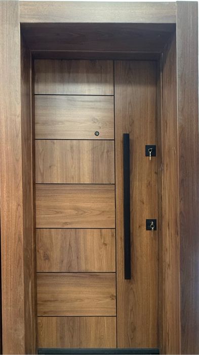 Входна врата с облякана каса Mari