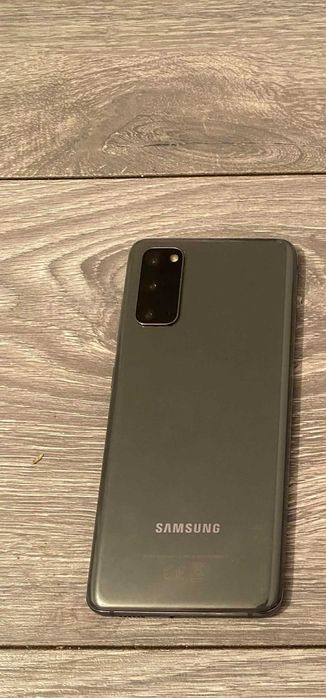 Vand  s20 5g funcționează dar are displayul spart