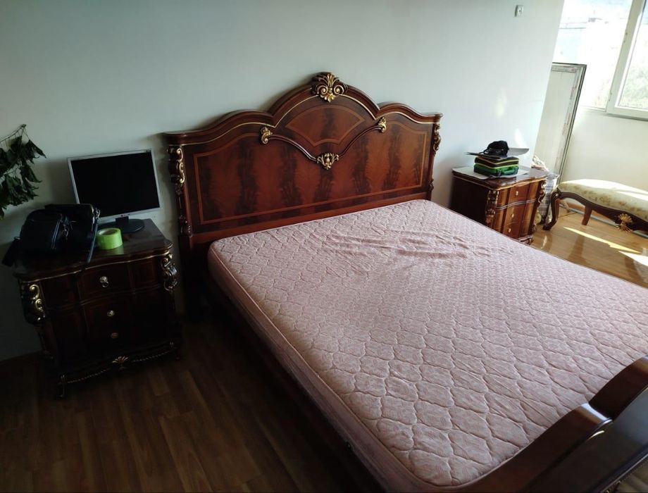 Продам спальный гарнитур