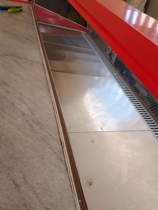 Vitrina xaladenik sotiladi zavaskoy