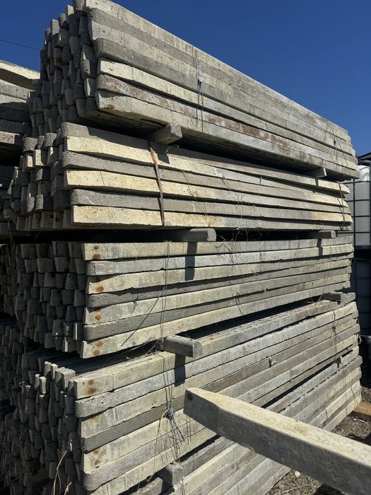 Stalpi de beton / Spalieri pentru gard, vie, zmeura etc