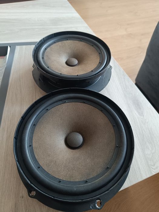 Продавам ОРИГИНАЛНИ говорители Голф 5