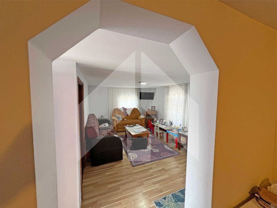 Продава еднофамилна, тухлена къща в с. Струйно (обл. Шумен). ТОП имот!