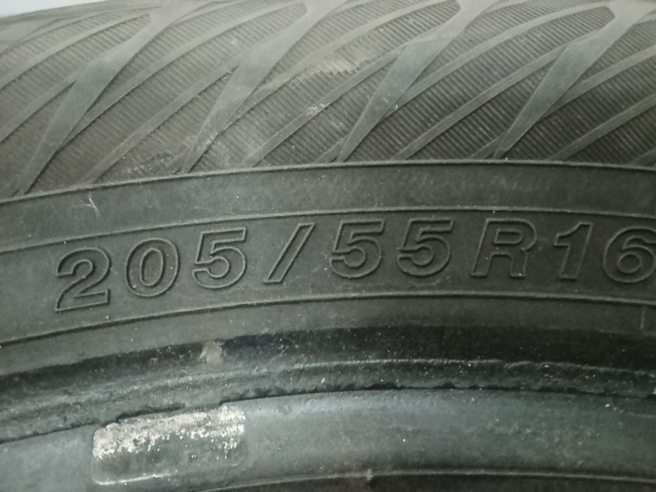 Продам комплект шин б/у YOKOHAMA шины зимние шипованнве