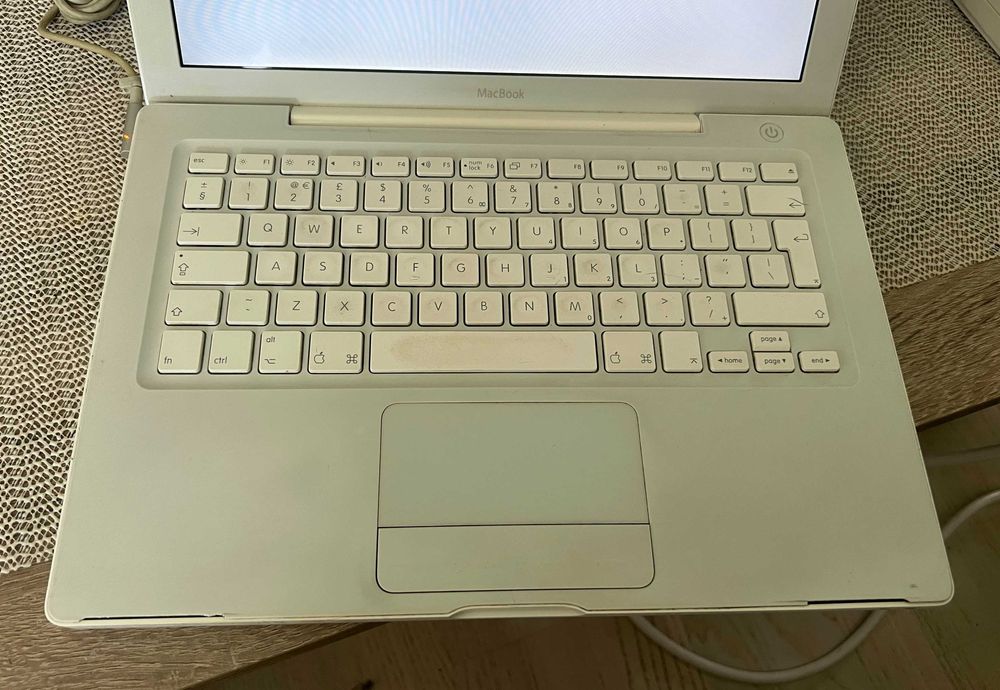 MacBook White A1181 13.3 Intel Core2Duo 2.13GHz defect HDD