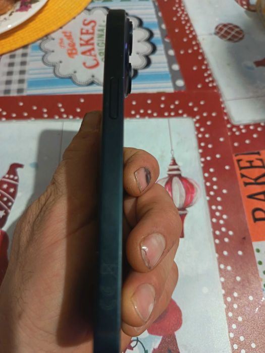 Продавам айфон 14