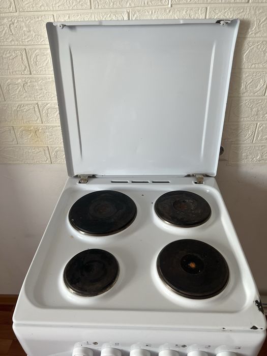 Продам электрическую плиту Indezit бу