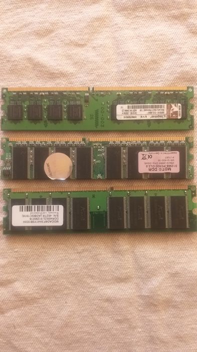 Цената е за трите.Памет DDR 2  1GB 1бр. DDR 1  512GB 2бр.