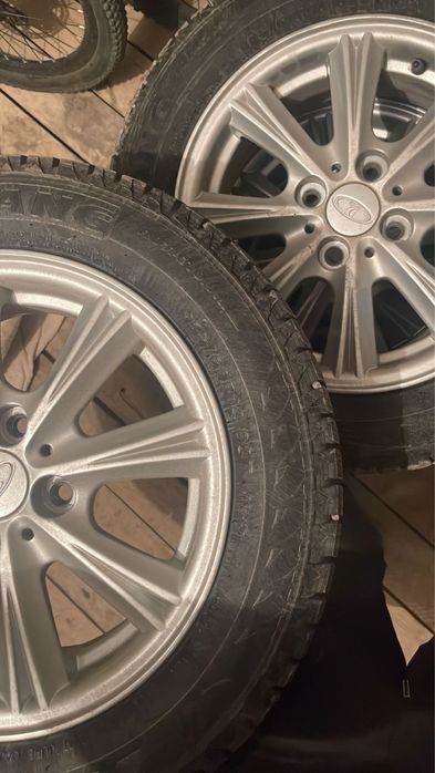 Шины новые как на фоте…………………………………………………………………………………………………………………………..