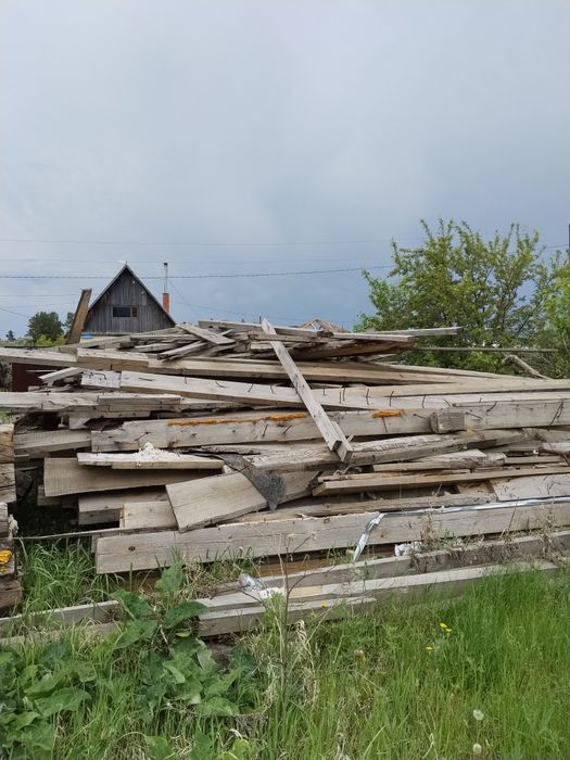Продам шпалы и доски от разбора дома. .