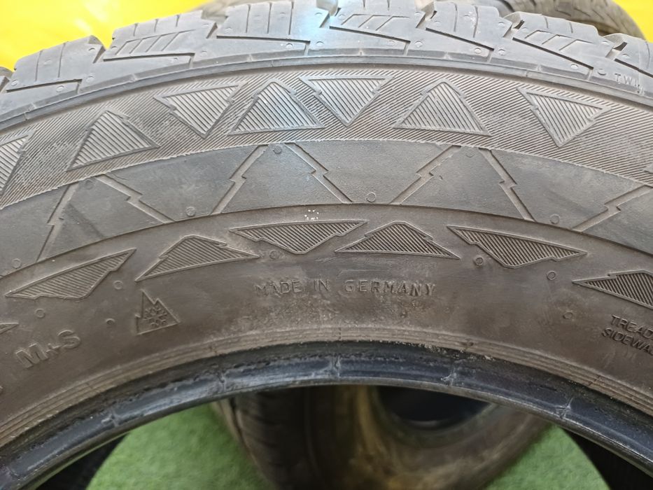 Шины 235/65 R16c Continental комплект.