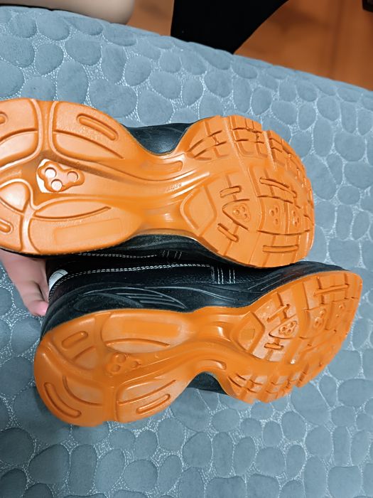 Продам спец обувь