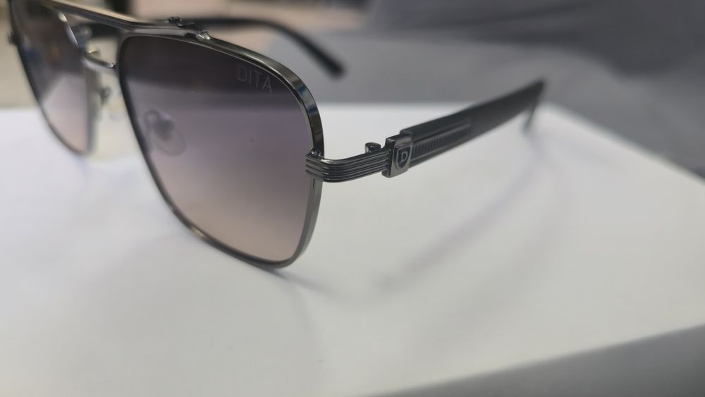 Ochelari de soare Dita rama neagra. Transport Gratuit