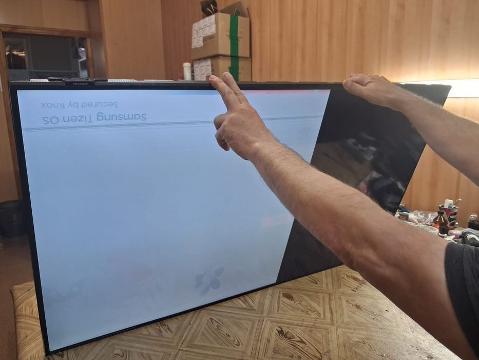 Продам телевизор Samsung на запчасти.