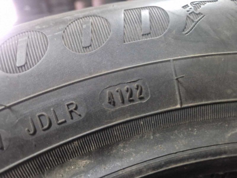 2 Goodyear R16 205/60
летни гуми
DOT4122