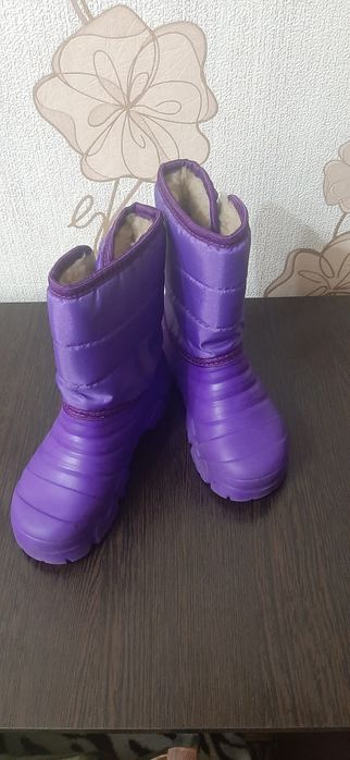 Продам детскую обувь
