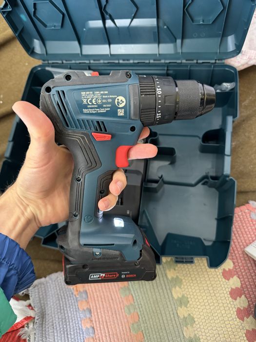 Filetantă / mașină de găurit Bosch Brushless GSB 18V-55 aproape nouă, stare impecabilă