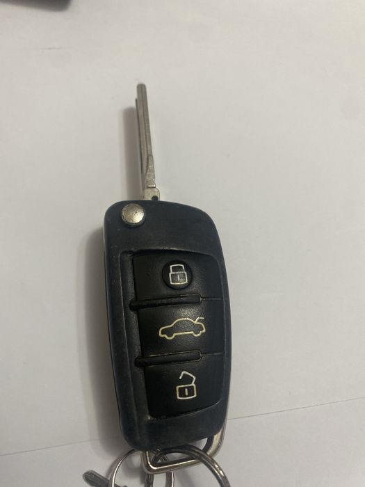 Cheie cu 3 butoane Audi potrivita la multe modele