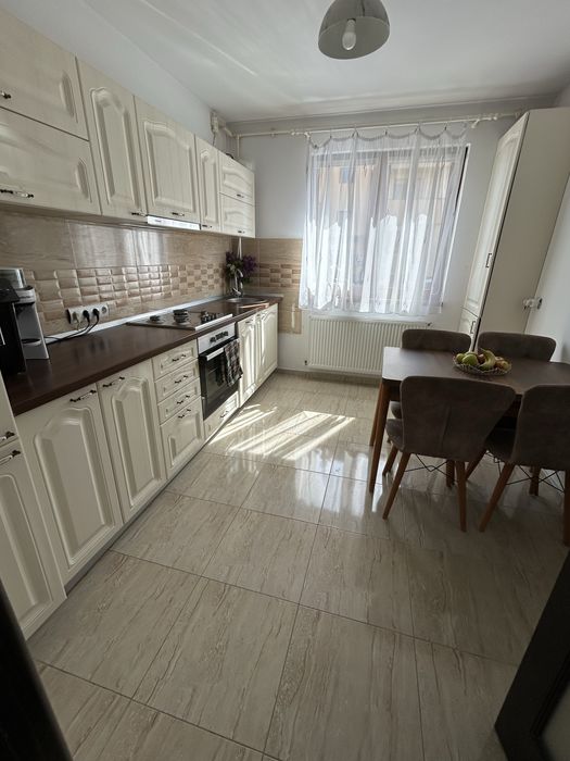 Apartament 3 camere, decomandat, mobilat, zonă liniștită – Sebeș