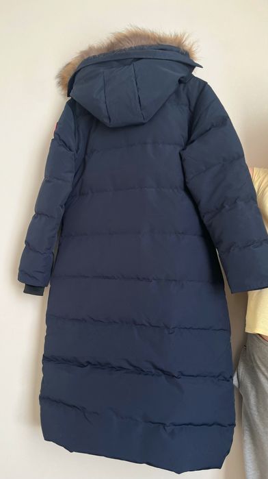 Продается женская куртка Canada Goose
