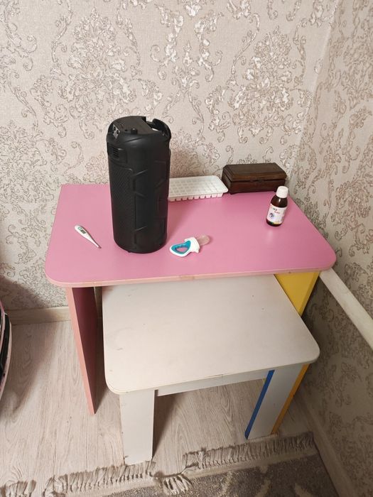 Кровать и парта для девочки