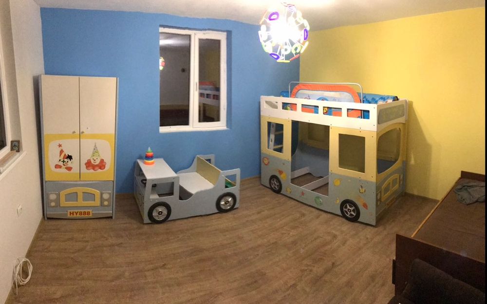 Детско двуетажно легло с гардероб и бюро