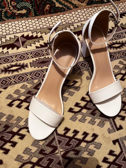 Продам обувь босоножки