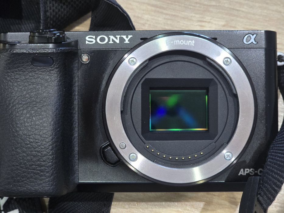 Sony α6000 (Alpha 6000) + Sony 16-50mm OSS – Отлично състояние, супер бърз автофокус