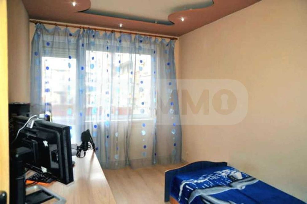 Продава се Тристаен апартамент в Варна, Зимно кино Тракия - 96 кв.м за 1875 €/кв.м - Снимка #4