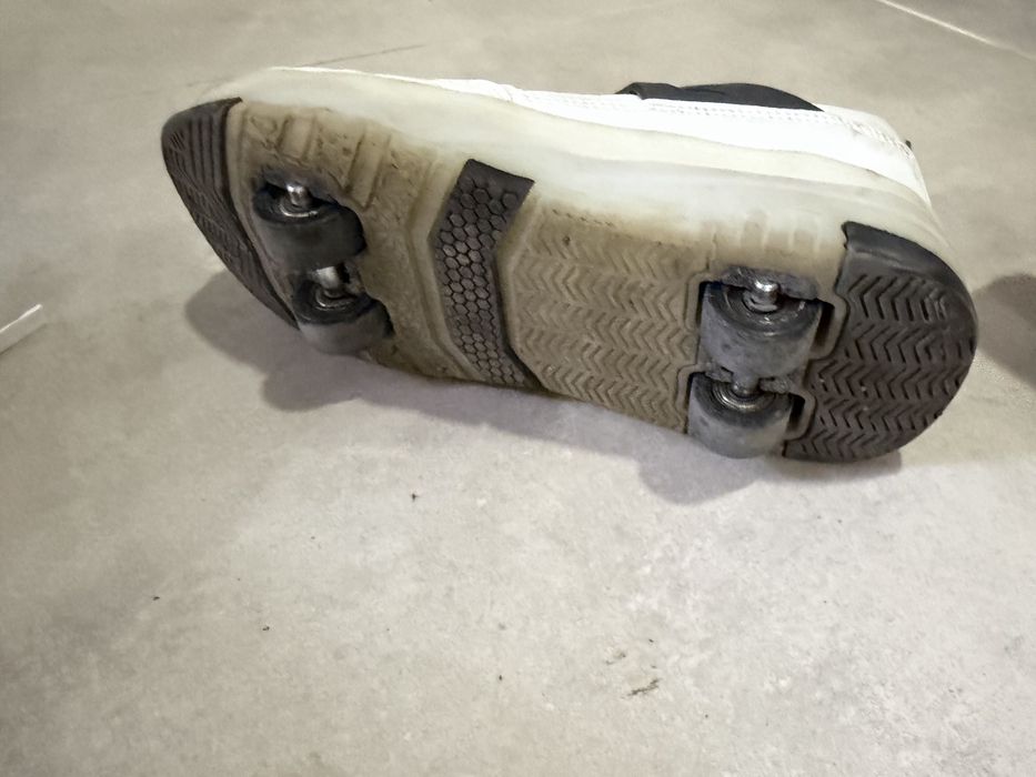 Продам кроссы ролики