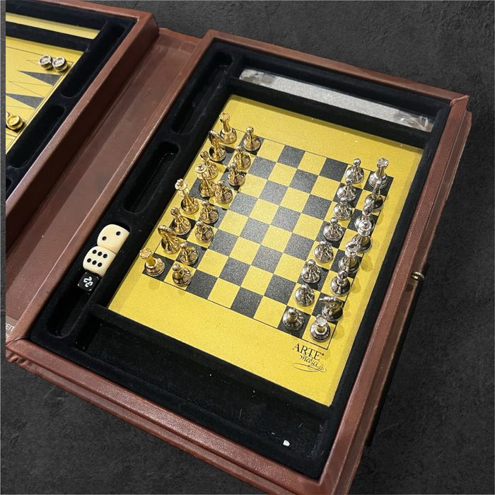 Шах и табла 2в1 във форма на кожена книга